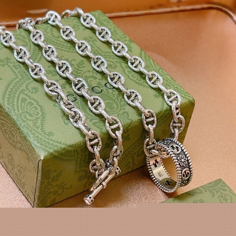 G*u*i necklaces